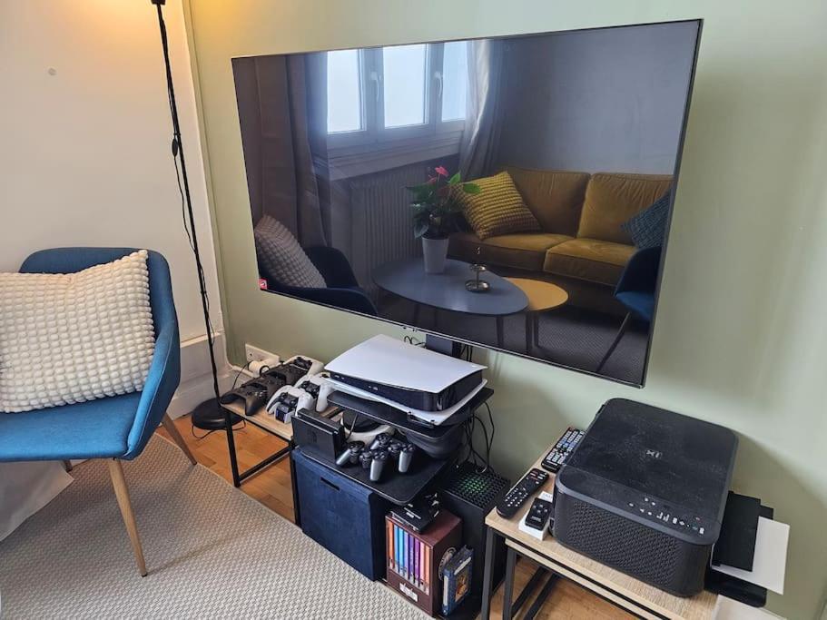 אולה Renovated 2-Bed Apartment 2 Min From Lyon מראה חיצוני תמונה